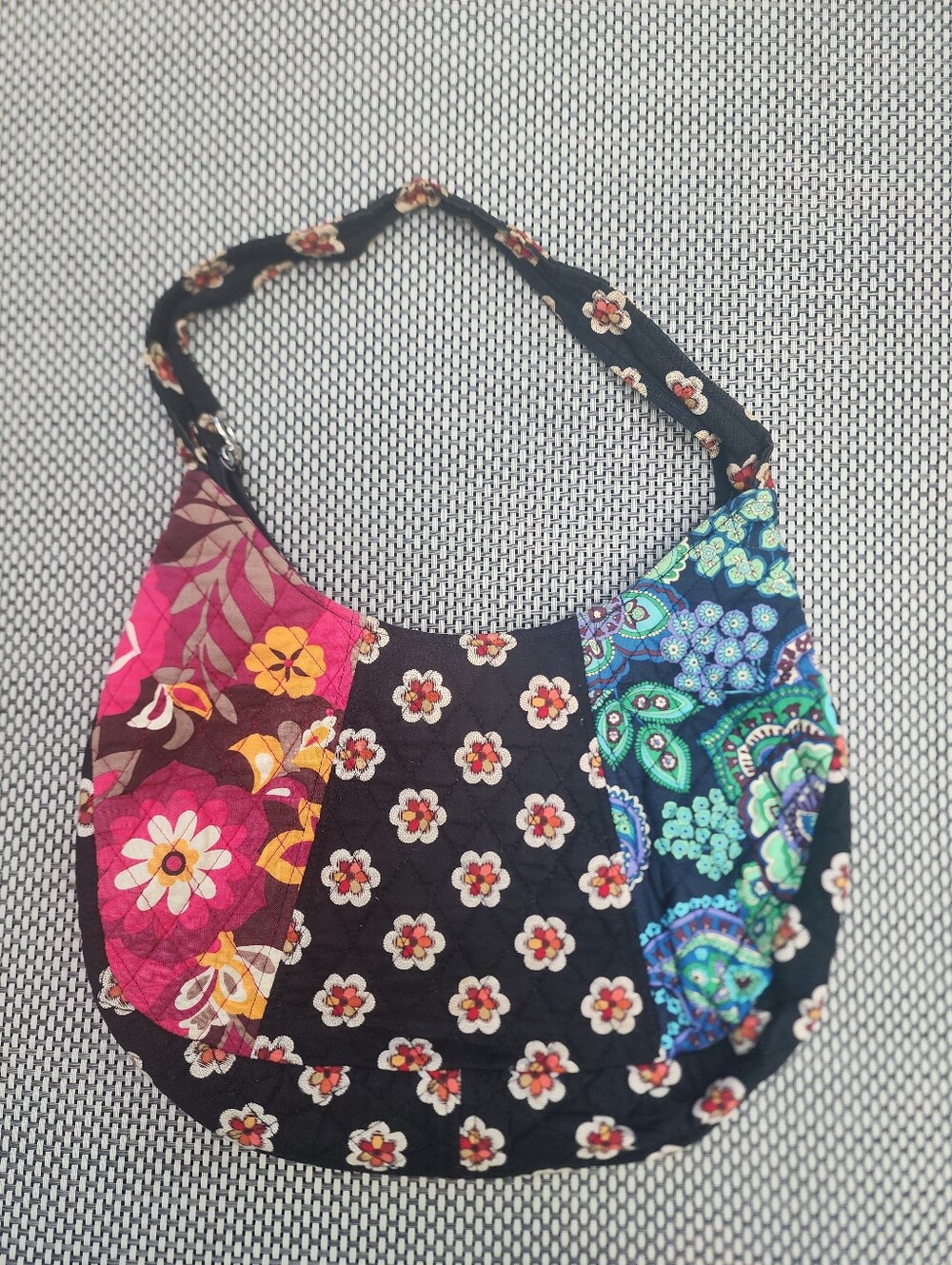 VERA BRADLEY PIROUETTE PATTERN PURSE
